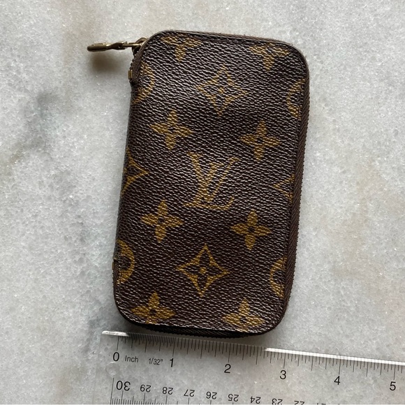 Louis Vuitton Monogram Zip Around Multicles 6 Key Holder - Picture 4 of 16